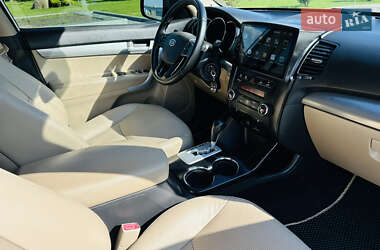 Позашляховик / Кросовер Kia Sorento 2011 в 