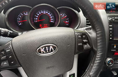 Позашляховик / Кросовер Kia Sorento 2011 в 