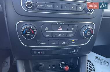 Позашляховик / Кросовер Kia Sorento 2015 в 