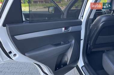 Позашляховик / Кросовер Kia Sorento 2015 в 