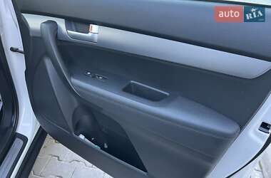 Позашляховик / Кросовер Kia Sorento 2015 в 