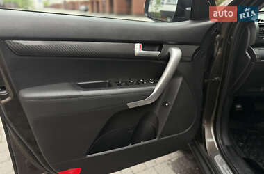 Позашляховик / Кросовер Kia Sorento 2010 в 
