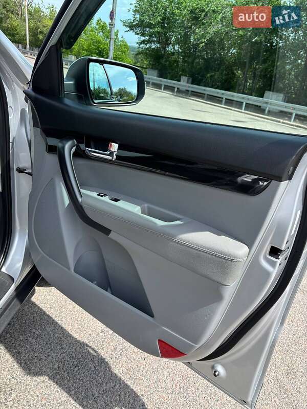 Позашляховик / Кросовер Kia Sorento 2010 в Дніпрі