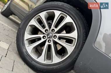 Позашляховик / Кросовер Kia Sorento 2013 в 