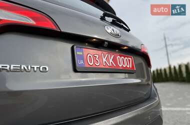 Позашляховик / Кросовер Kia Sorento 2013 в 