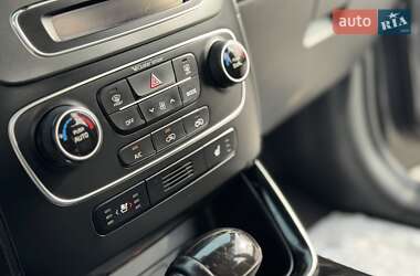Позашляховик / Кросовер Kia Sorento 2013 в 