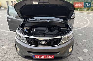 Позашляховик / Кросовер Kia Sorento 2013 в 