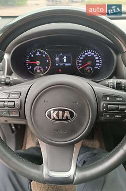 Позашляховик / Кросовер Kia Sorento 2015 в 