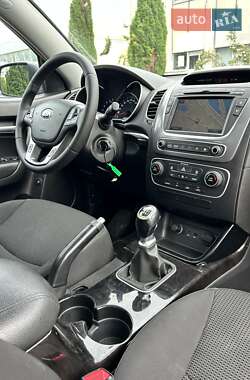 Позашляховик / Кросовер Kia Sorento 2012 в 