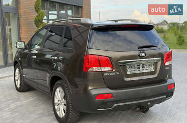 Позашляховик / Кросовер Kia Sorento 2010 в 