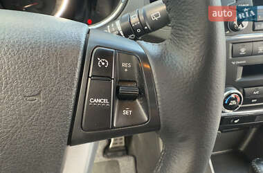 Позашляховик / Кросовер Kia Sorento 2010 в 