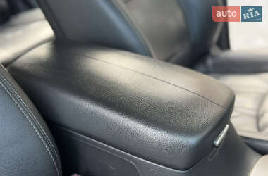 Позашляховик / Кросовер Kia Sorento 2010 в 