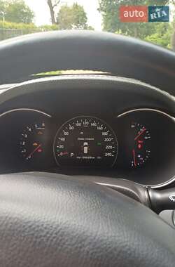 Позашляховик / Кросовер Kia Sorento 2014 в 