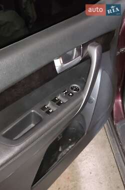 Позашляховик / Кросовер Kia Sorento 2014 в 