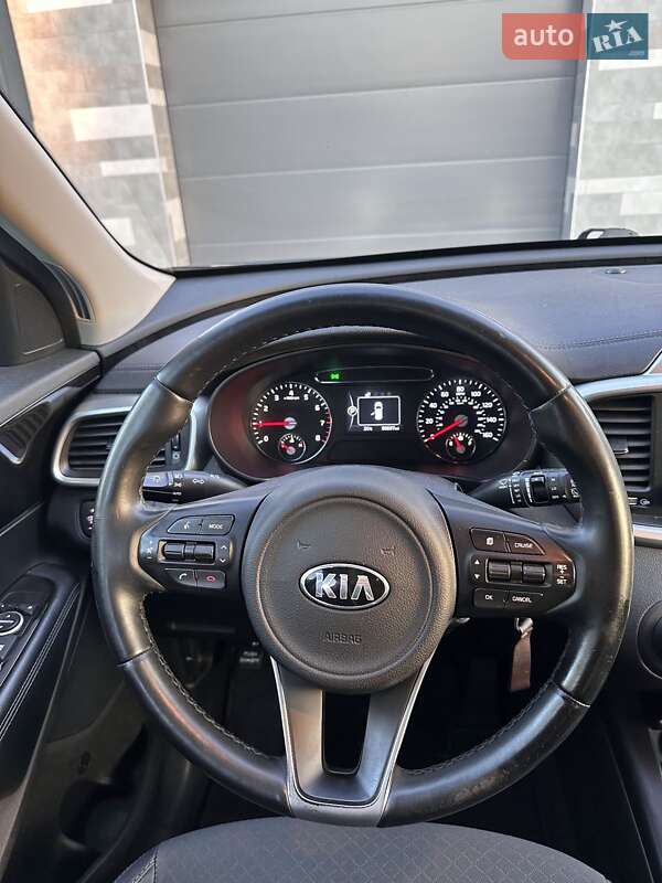 Позашляховик / Кросовер Kia Sorento 2017 в Києві