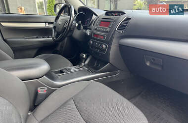 Позашляховик / Кросовер Kia Sorento 2013 в 
