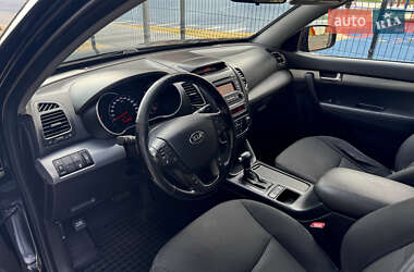 Позашляховик / Кросовер Kia Sorento 2013 в 