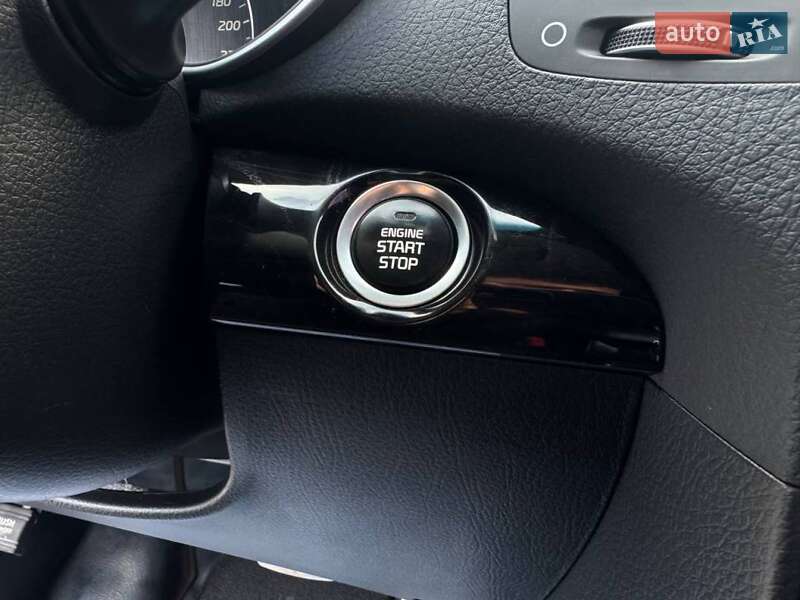 Внедорожник / Кроссовер Kia Sorento 2013 в Киеве