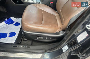 Позашляховик / Кросовер Kia Sorento 2012 в 