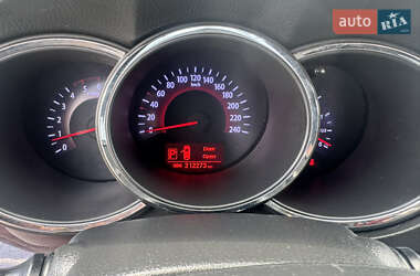 Позашляховик / Кросовер Kia Sorento 2012 в 