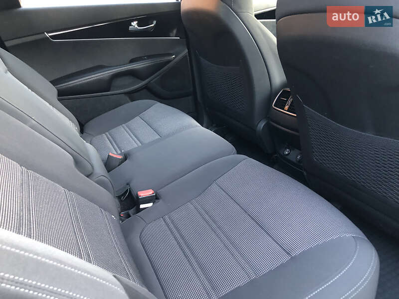 Позашляховик / Кросовер Kia Sorento 2015 в Києві