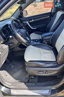 Позашляховик / Кросовер Kia Sorento 2010 в 