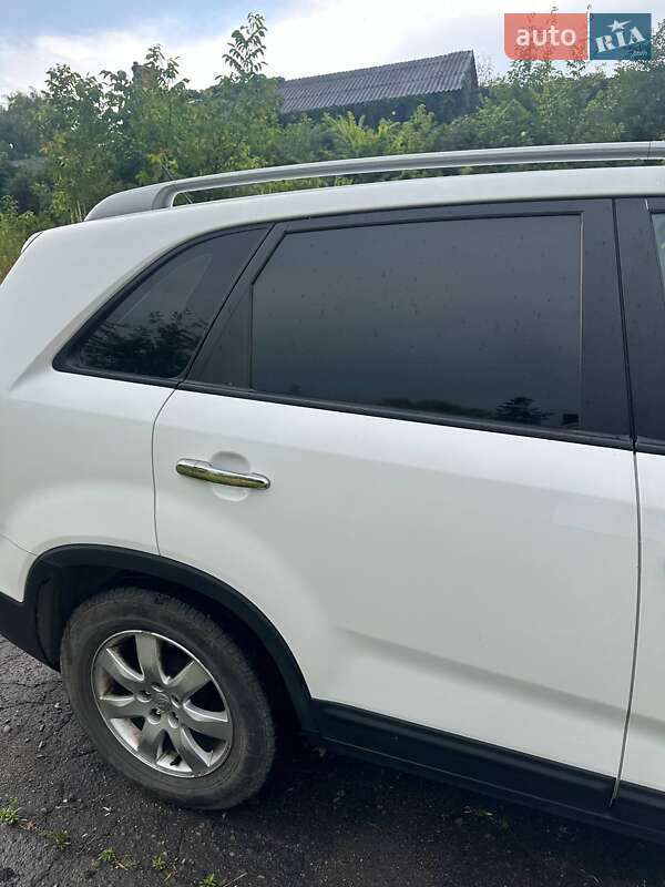 Внедорожник / Кроссовер Kia Sorento 2010 в Черновцах