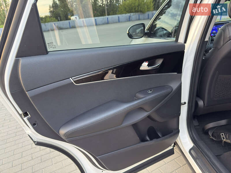 Позашляховик / Кросовер Kia Sorento 2015 в Луцьку