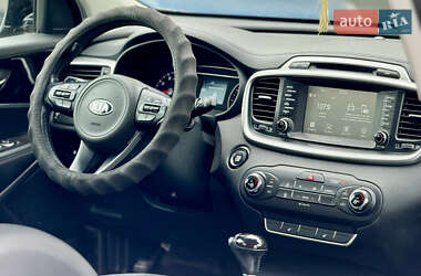 Позашляховик / Кросовер Kia Sorento 2016 в 