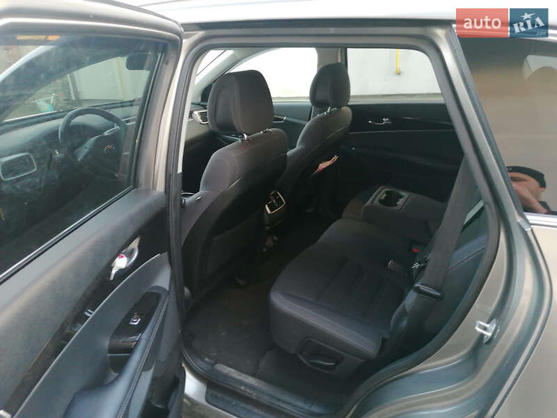Позашляховик / Кросовер Kia Sorento 2015 в Львові
