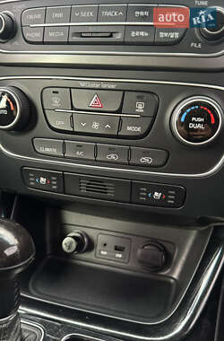 Внедорожник / Кроссовер Kia Sorento 2013 в 