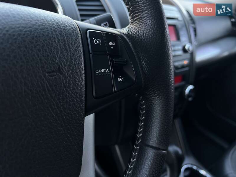 Позашляховик / Кросовер Kia Sorento 2011 в Києві