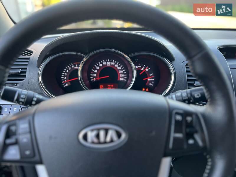 Позашляховик / Кросовер Kia Sorento 2011 в Києві