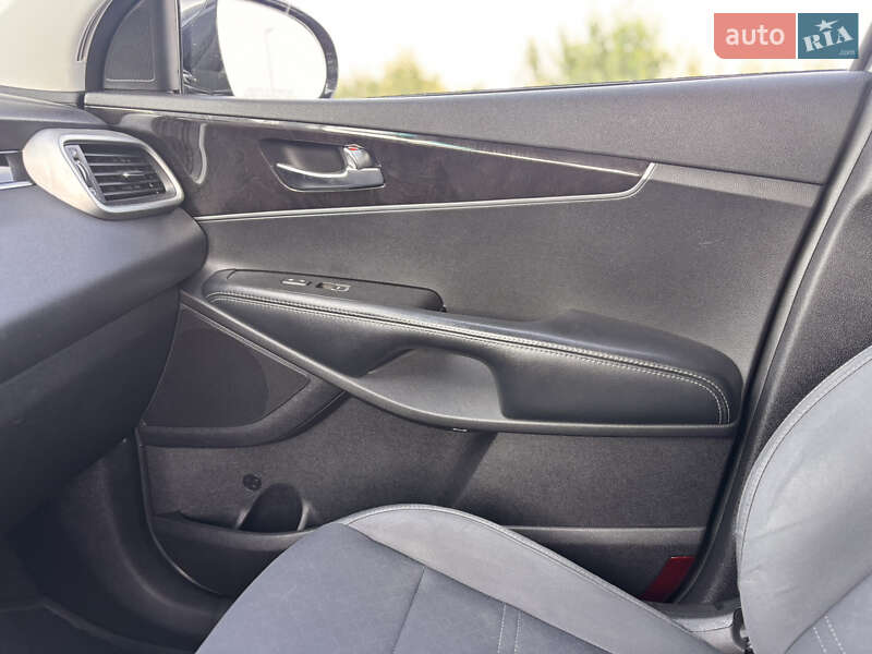 Позашляховик / Кросовер Kia Sorento 2016 в Києві