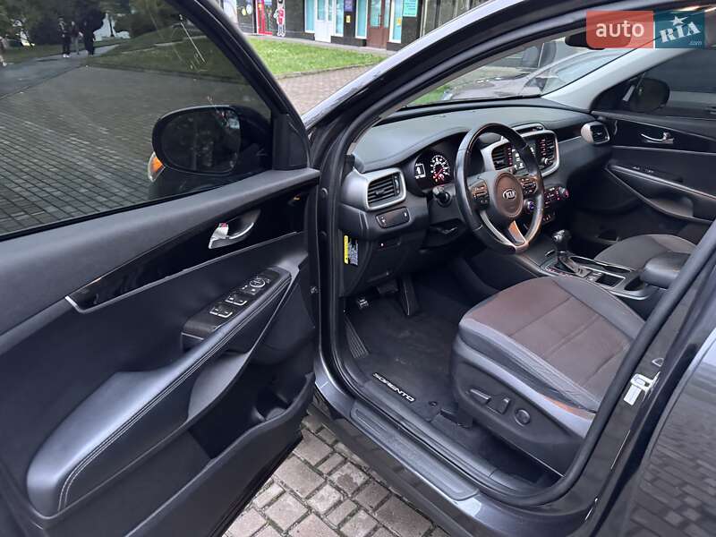 Внедорожник / Кроссовер Kia Sorento 2016 в Ровно фото 36 Внедорожник / Кроссовер Kia Sorento 2016 в Ровно