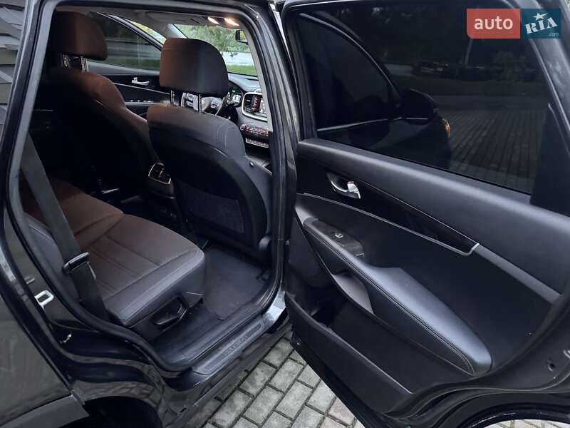 Внедорожник / Кроссовер Kia Sorento 2016 в Ровно фото 41 Внедорожник / Кроссовер Kia Sorento 2016 в Ровно