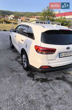 Позашляховик / Кросовер Kia Sorento 2016 в 