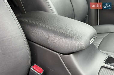 Позашляховик / Кросовер Kia Sorento 2015 в 