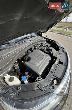 Позашляховик / Кросовер Kia Sorento 2013 в 