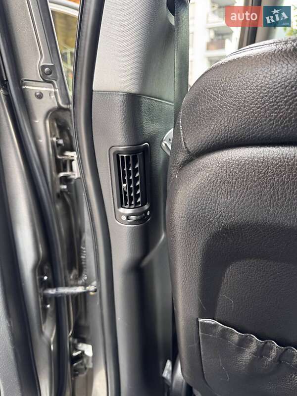 Позашляховик / Кросовер Kia Sorento 2012 в Одесі