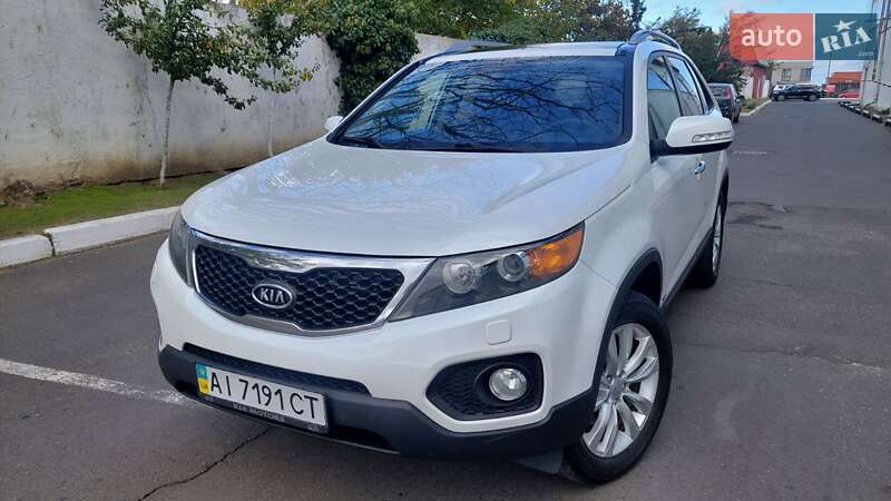 Позашляховик / Кросовер Kia Sorento 2011 в 