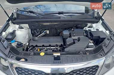 Позашляховик / Кросовер Kia Sorento 2011 в 