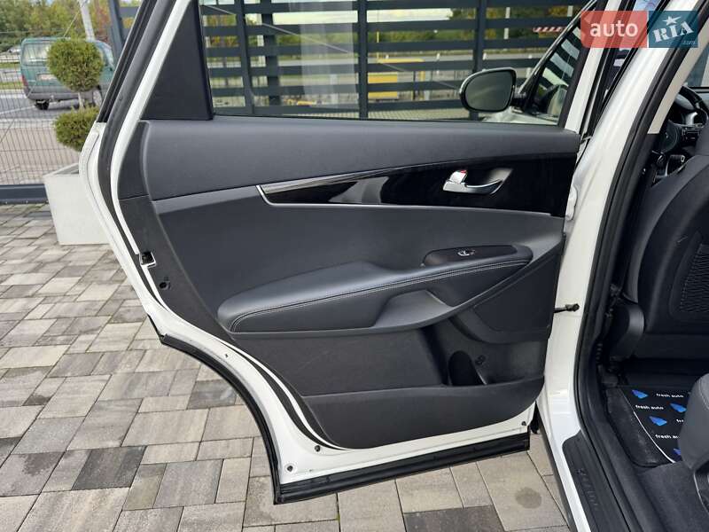 Внедорожник / Кроссовер Kia Sorento 2015 в Ровно фото 24 Внедорожник / Кроссовер Kia Sorento 2015 в Ровно