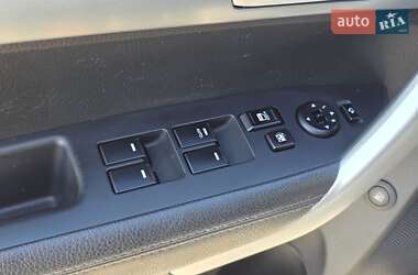 Внедорожник / Кроссовер Kia Sorento 2012 в 