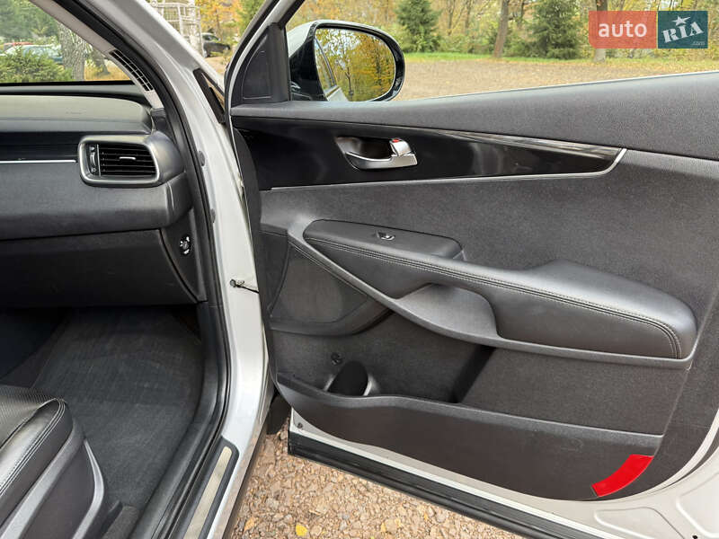 Позашляховик / Кросовер Kia Sorento 2016 в Стрию