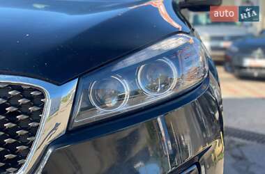 Позашляховик / Кросовер Kia Sorento 2015 в  фото 4 Позашляховик / Кросовер Kia Sorento 2015 в