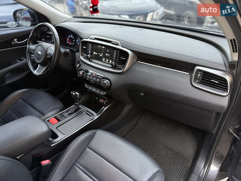 Внедорожник / Кроссовер Kia Sorento 2017 в Одессе