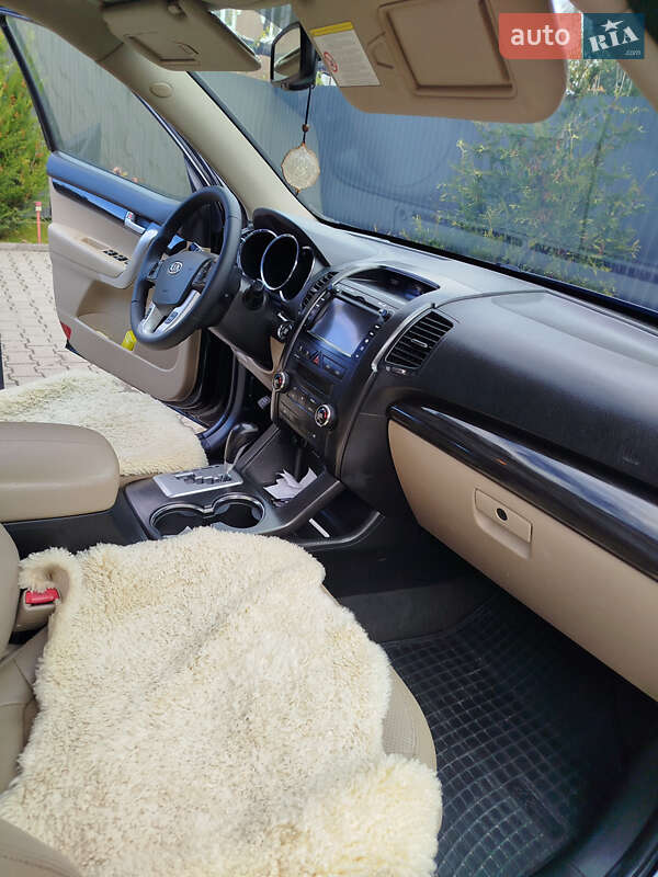 Внедорожник / Кроссовер Kia Sorento 2012 в Черновцах