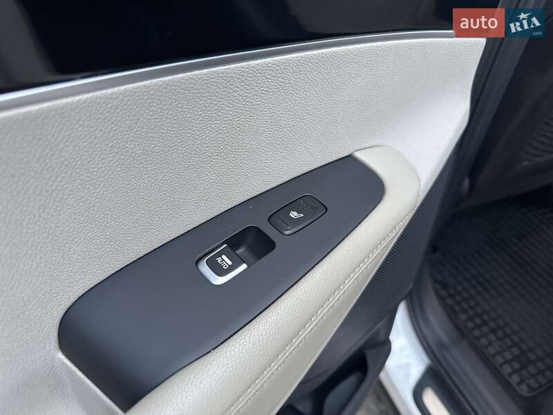 Внедорожник / Кроссовер Kia Sorento 2016 в Днепре