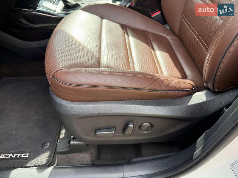 Позашляховик / Кросовер Kia Sorento 2015 в Львові